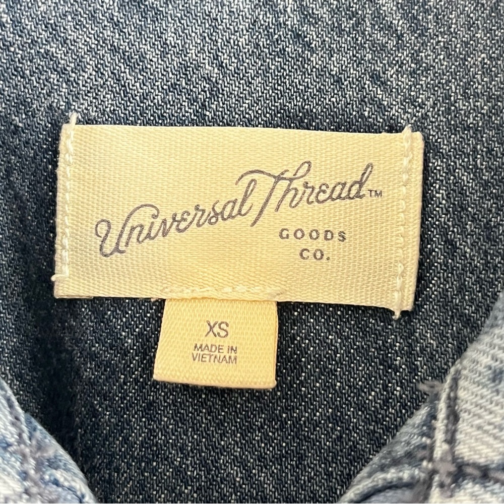 Universal thread xs blue Denim Cropped Jacket with Pockets - Picture 5 of 5